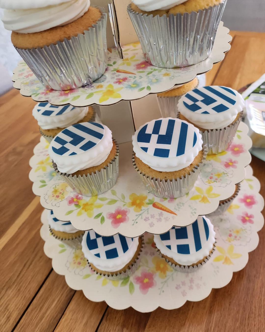 Personalised Logo/Photo Edible Cup Cake Toppers (Pre-Cut)